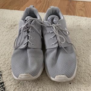 Grey nike roshes